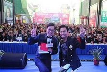 青陽路美家居“11.26明星惠戰(zhàn)”活動琥珀地板深受歡迎！